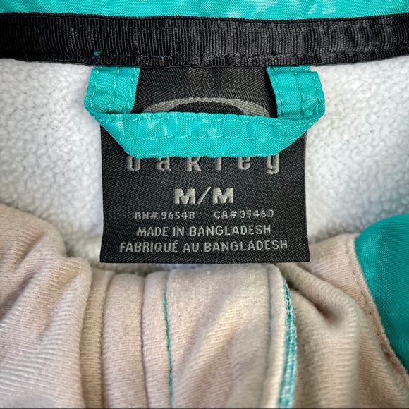 Oakley Wind and Water Resistant Hooded Jacket - Picture 14 of 15